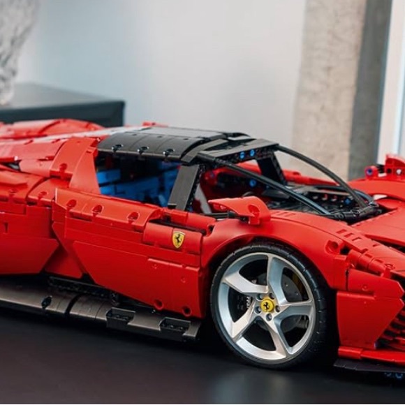 Sold LEGO Technic Ferrari Daytona SP3 42143, Race Car Model Building Kit, - Picture 3 of 11